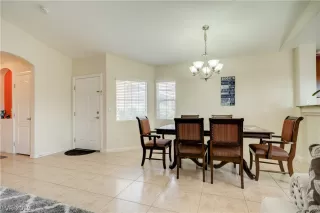 Photo #5: 2112634 Listing 
