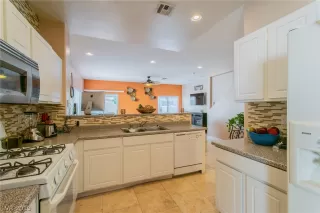 Photo #1: 2112664 Listing 