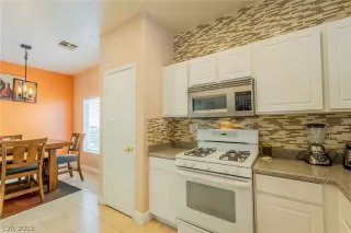 Photo #2: 2112664 Listing 