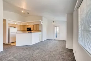 Photo #5: 2112672 Listing