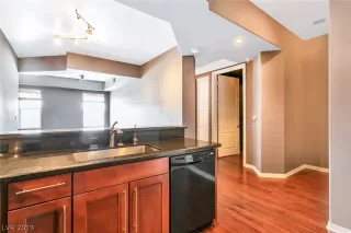 Photo #1: 2112692 Listing