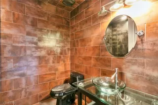 Photo #2: 2112692 Listing