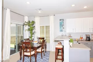 Photo #3: 2112693 Listing