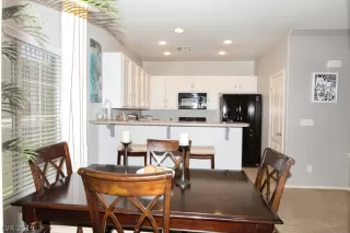 Photo #4: 2112693 Listing