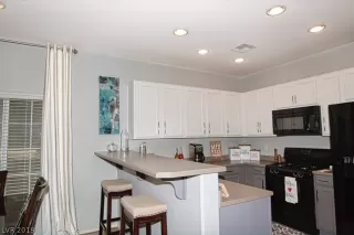 Photo #5: 2112693 Listing