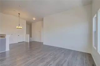 Photo #3: 2112717 Listing