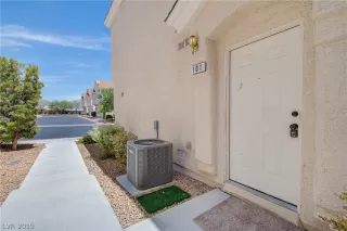 Photo #4: 2112717 Listing