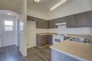 Photo #5: 2112717 Listing