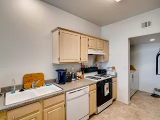 Photo #3: 2112759 Listing