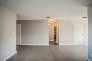 Photo #4: 2112776 Listing 