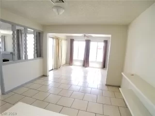 Photo #4: 2112806 Listing