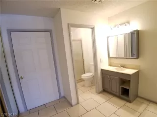 Photo #5: 2112806 Listing