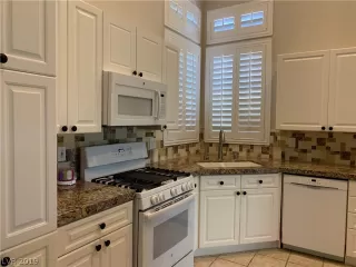 Photo #2: 2112843 Listing 