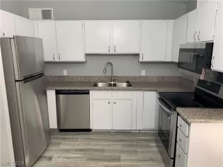 Photo #4: 2112848 Listing