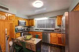 Photo #4: 2112893 Listing