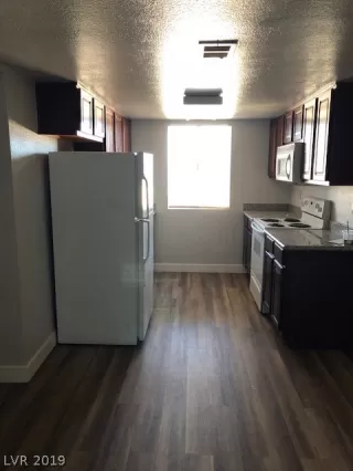 Photo #3: 2112906 Listing