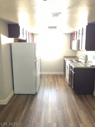 Photo #4: 2112906 Listing