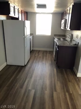 Photo #6: 2112906 Listing