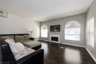 Photo #4: 2112926 Listing 
