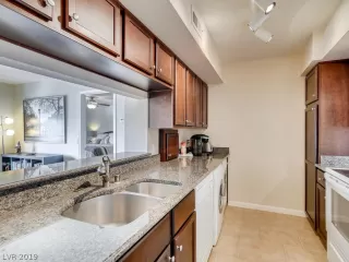 Photo #5: 2112930 Listing