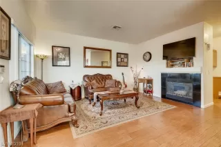 Photo #5: 2112991 Listing