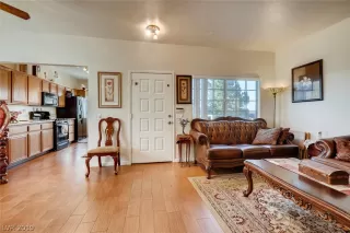 Photo #6: 2112991 Listing