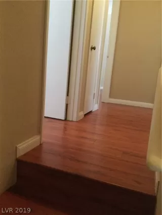 Photo #4: 2113050 Listing