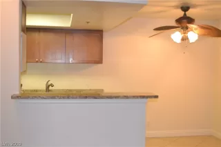 Photo #5: 2113059 Listing 