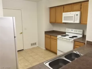 Photo #4: 2113061 Listing 