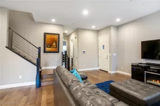 Photo #2: 2113136 Listing 