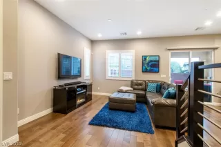 Photo #3: 2113136 Listing 