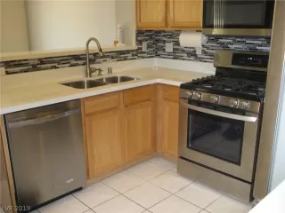 Photo #3: 2113212 Listing