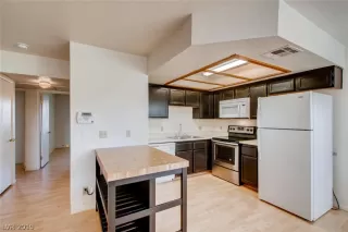 Photo #3: 2113299 Listing 
