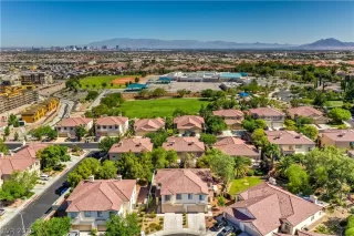 Photo #4: 2113302 Listing