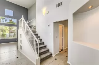 Photo #5: 2113302 Listing