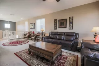 Photo #5: 2113311 Listing