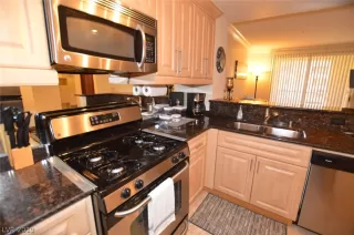 Photo #5: 2113441 Listing 