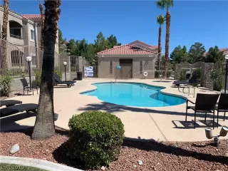 Photo #4: 2113478 Listing 