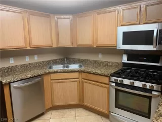 Photo #5: 2113478 Listing 