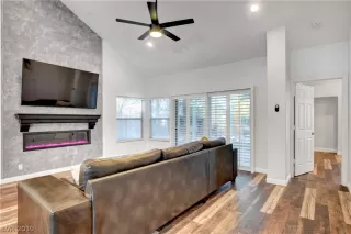 Photo #3: 2113505 Listing