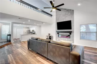 Photo #4: 2113505 Listing