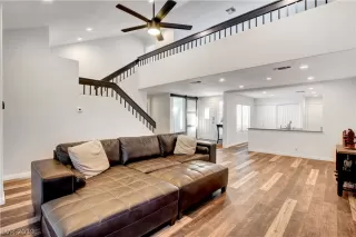 Photo #5: 2113505 Listing