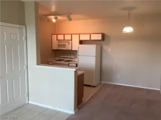 Photo #3: 2113819 Listing