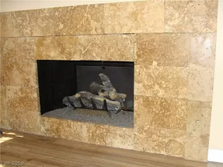 Photo #3: 2113858 Listing