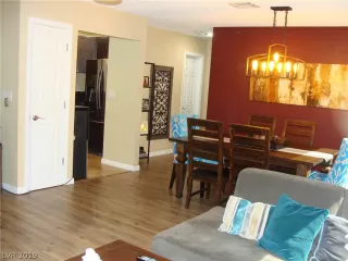 Photo #5: 2113858 Listing