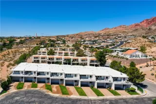 Photo #2: 2114042 Listing