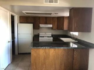 Photo #3: 2114091 Listing