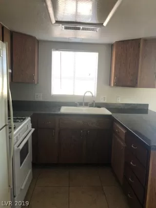 Photo #4: 2114091 Listing