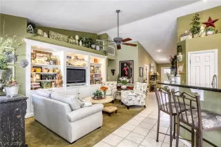 Photo #4: 2114214 Listing