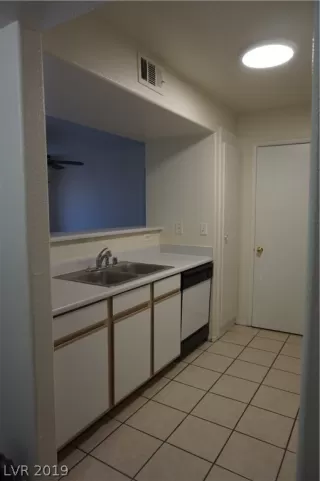 Photo #3: 2114258 Listing